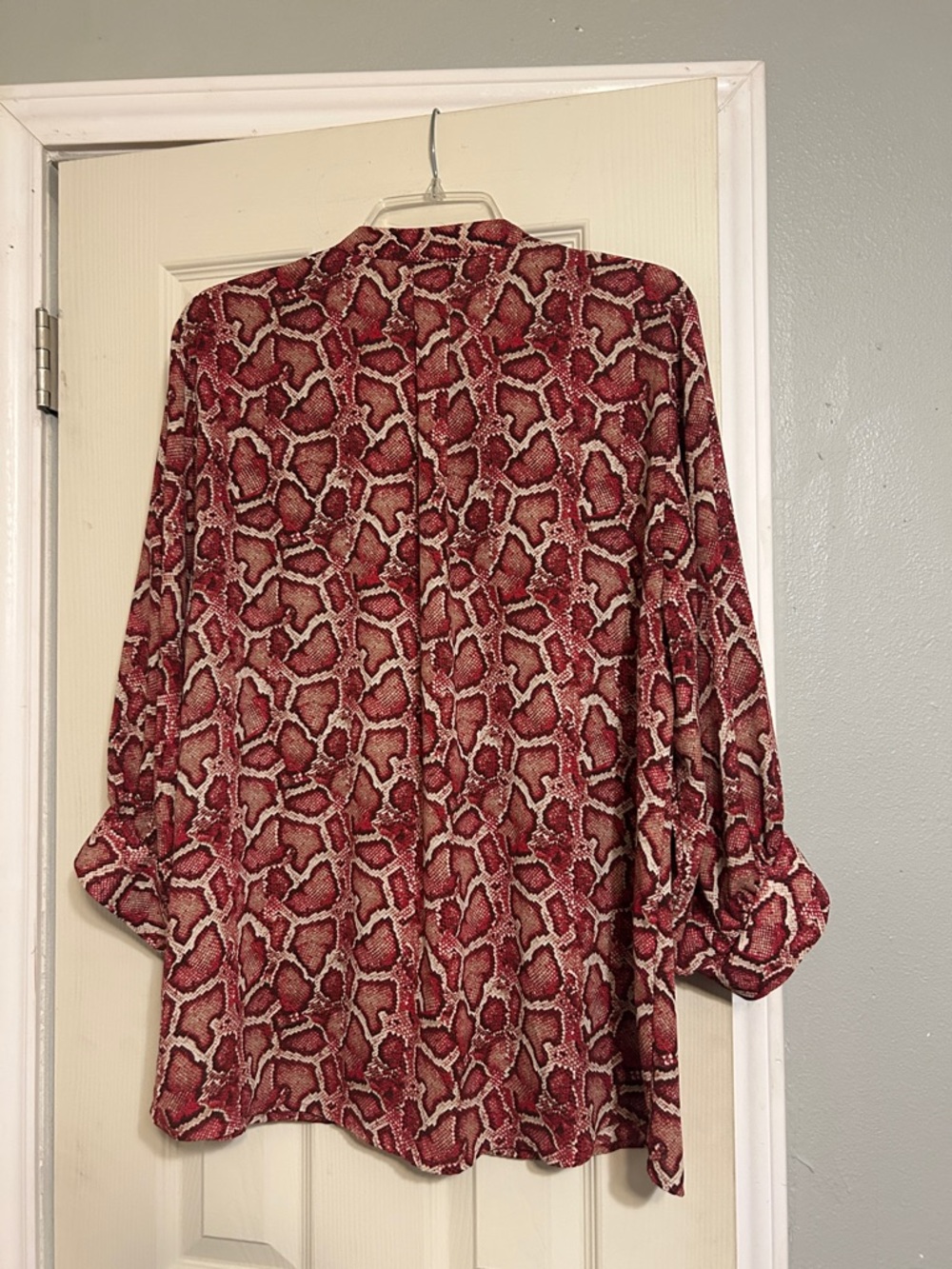 LiKe💙for $3 off🚎 Worthington red animal print blouse - Picture 4 of 5